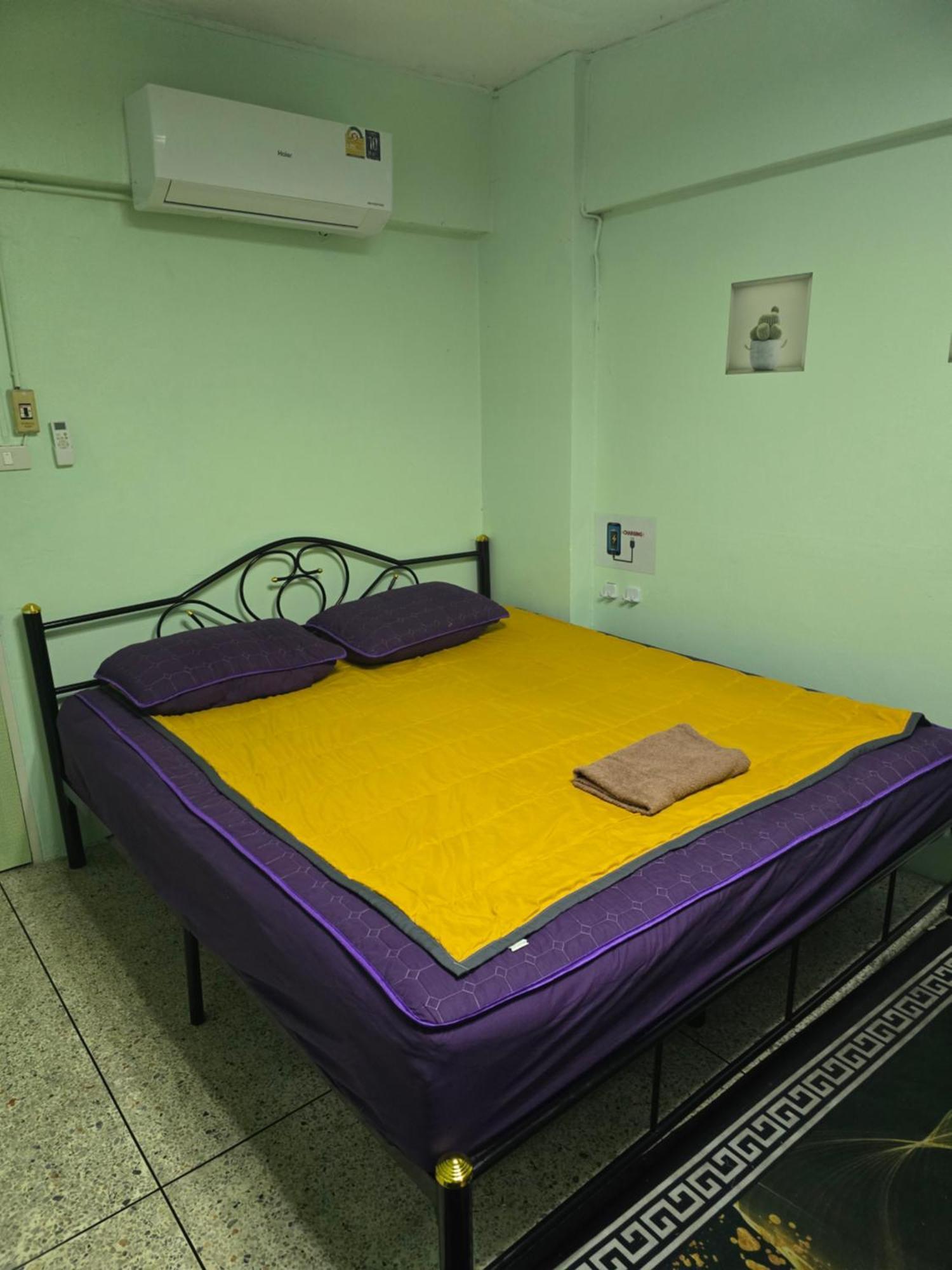Spacious With Private Kitchen Near Skytrain Bangkok